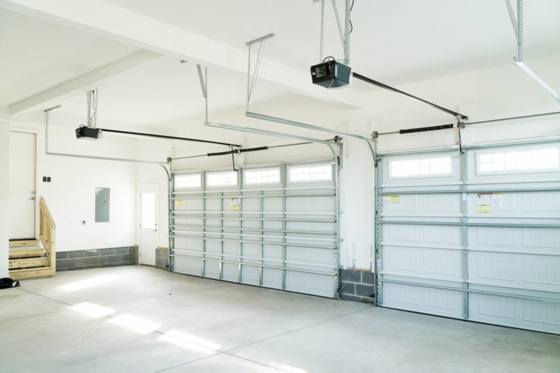 Pourquoi la porte de garage s'ouvre-t-elle automatiquement? - Garage Door Opener Installation Costs 800x533