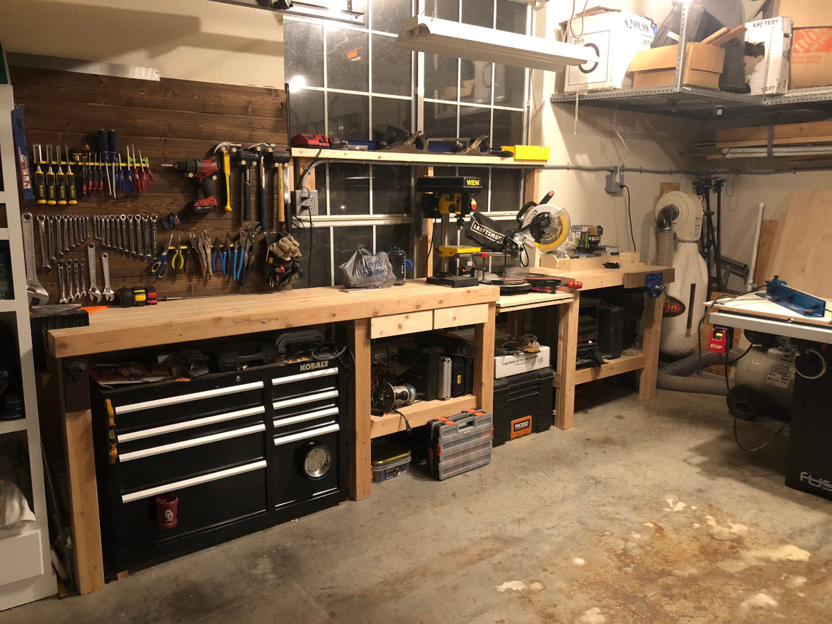 мебель из дерева в гараже